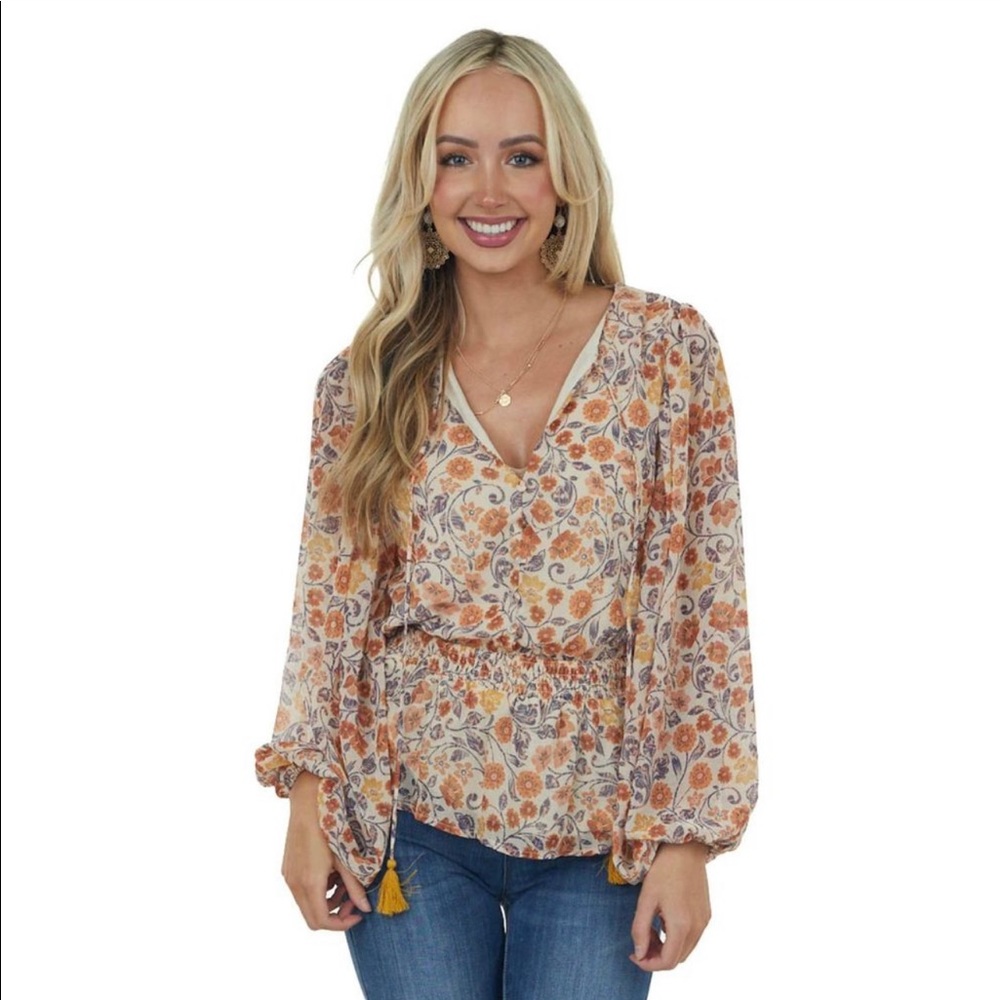 Boutique | Floral top sinched bell sleeves
